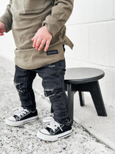 Load image into Gallery viewer, DISTRESSED JEANS - BLACK