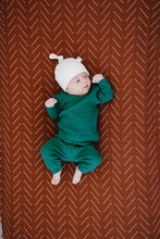 Load image into Gallery viewer, Vanilla Organic Ribbed Newborn Knot Hat