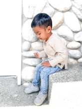 Load image into Gallery viewer, DISTRESSED JEANS -MEDIUM WASH