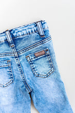 Load image into Gallery viewer, DISTRESSED JEANS -MEDIUM WASH