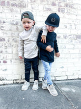 Load image into Gallery viewer, DISTRESSED JEANS -MEDIUM WASH