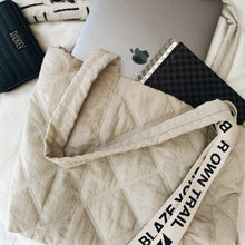 Load image into Gallery viewer, Quilted Shoulder Bag