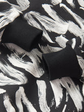 Load image into Gallery viewer, Brush Stroke Crewneck - Black