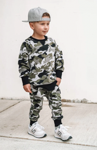 Load image into Gallery viewer, Camo Pullover