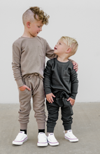 Load image into Gallery viewer, Waffle Jogger - Shadow