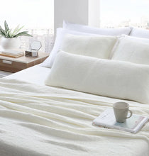 Load image into Gallery viewer, Snug Bed Blanket