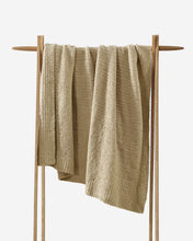 Load image into Gallery viewer, Snug Throw