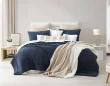 Load image into Gallery viewer, Snug Throw