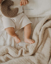 Load image into Gallery viewer, Snug Throw