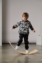 Load image into Gallery viewer, Brush Stroke Crewneck - Black
