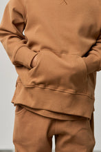Load image into Gallery viewer, Pocket Pullover - Chestnut
