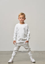 Load image into Gallery viewer, Pocket Pullover - Light Heather Grey

