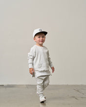 Load image into Gallery viewer, Pocket Pullover - Light Heather Grey
