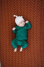 Load image into Gallery viewer, Vanilla Organic Ribbed Newborn Knot Hat

