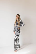 Load image into Gallery viewer, Women&#39;s Bamboo Pajamas | Black &amp; White Wavy Checkerboard
