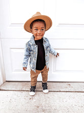 Load image into Gallery viewer, DISTRESSED DENIM JACKET
