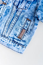Load image into Gallery viewer, DISTRESSED DENIM JACKET
