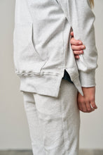 Load image into Gallery viewer, Pocket Pullover - Light Heather Grey
