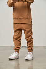 Load image into Gallery viewer, Jogger - Chestnut
