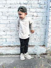 Load image into Gallery viewer, DISTRESSED JEANS - BLACK
