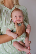 Load image into Gallery viewer, Shortie Bamboo Zip | Flash
