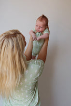 Load image into Gallery viewer, Shortie Bamboo Zip | Flash
