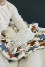 Load image into Gallery viewer, Cream Ribbed Bamboo Zipper
