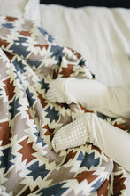 Load image into Gallery viewer, Cream Ribbed Bamboo Zipper
